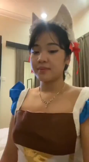 Mặc đồ hầu gái bú cu cho anh. - xemlai.site